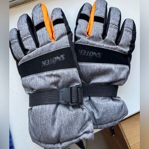 SNOTEK Gray and Black Winter Gloves
